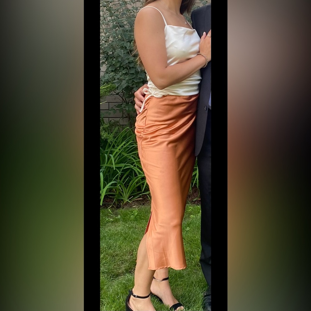 Chic Satin Pencil Skirt in Vibrant Orange